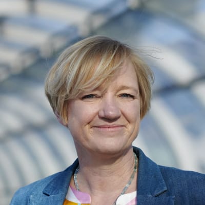 Vera Hermes, German freelance journalist and columnist specialising in topics related to sustainable corporate management and marketing.