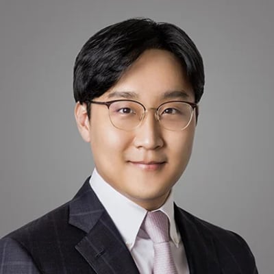 Joon Park headshot
