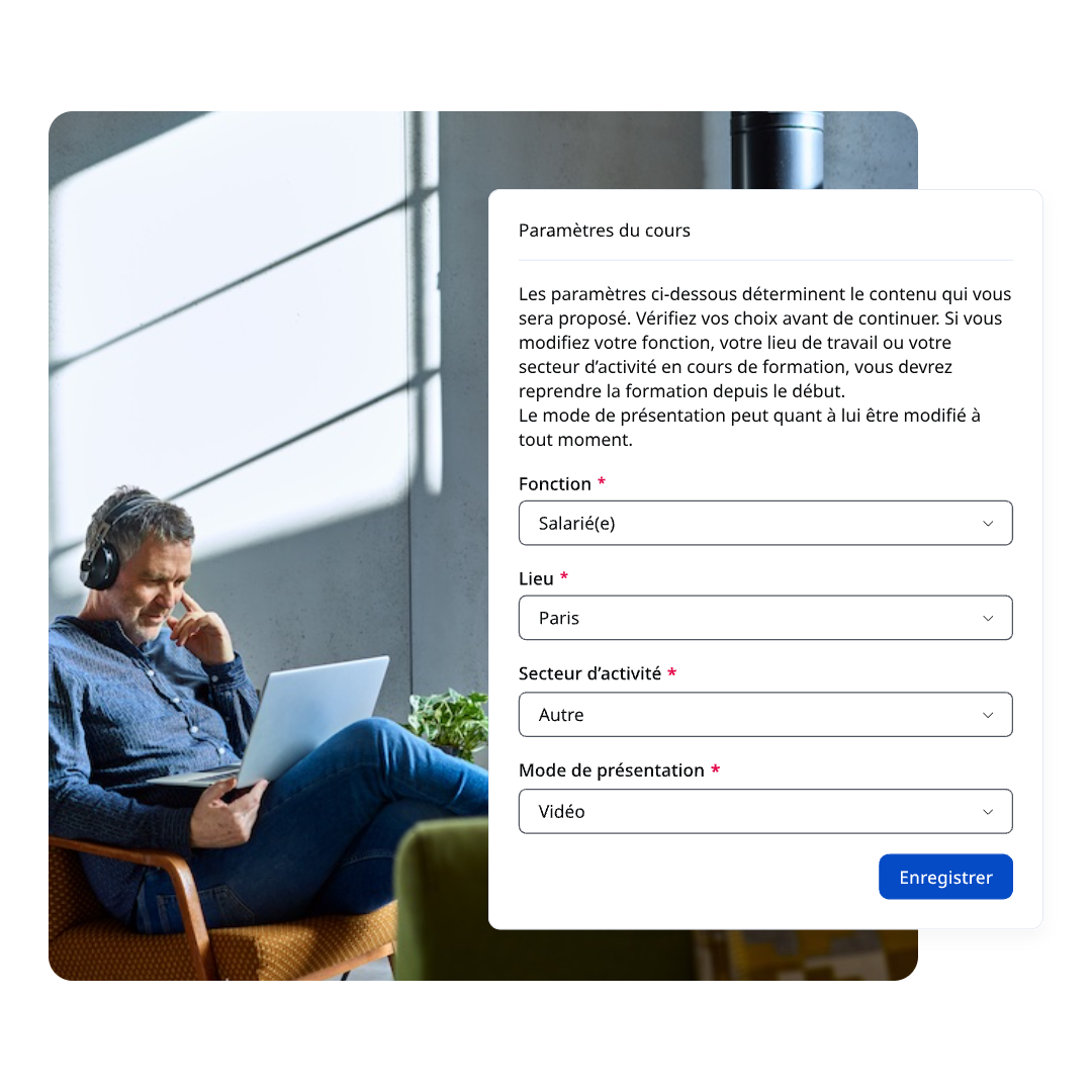 A man wearing headphones sits in a chair using a laptop. On the right, a French interface displays NAVEX Ethics & Compliance Training course parameters like job role, location, industry sector, and presentation mode, with options selected and a blue Enregistrer button.